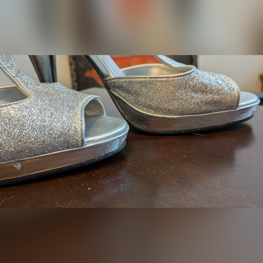 FIONI Night Silver Glitter 4 1/2" Heels. **Size 8. - Picture 8 of 16